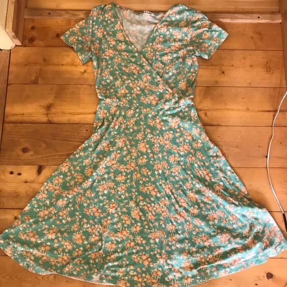 (Must bundle items $10 or less) Floral A line dress - Picture 2 of 6